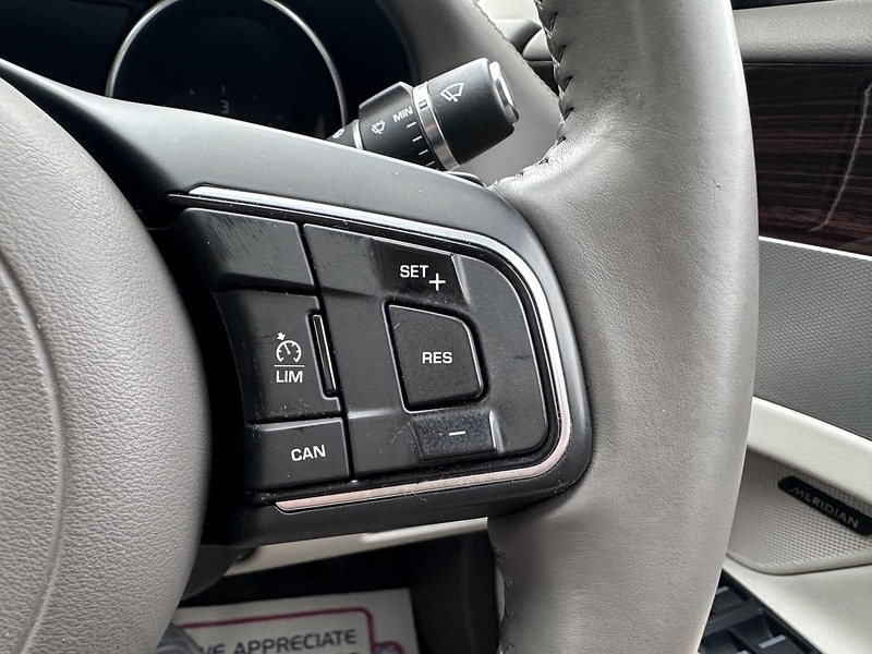 Used Jaguar XF 2016 for sale - 76250247: Photo 34