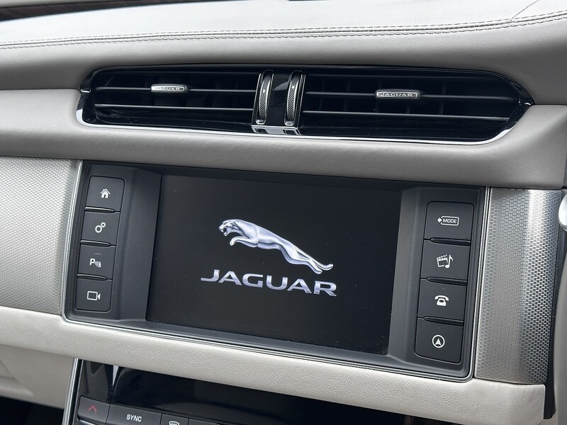 Used Jaguar XF 2016 for sale - 76250247: Photo 43