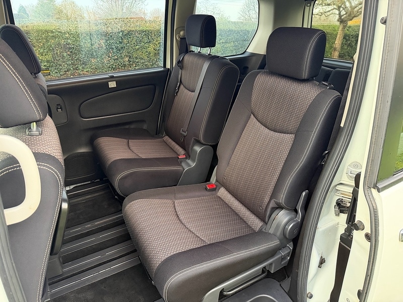 Used Nissan Serena for sale - 76919754: Photo 19