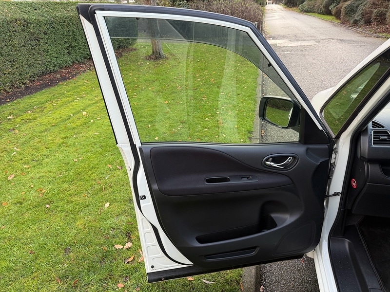 Used Nissan Serena for sale - 76919754: Photo 29