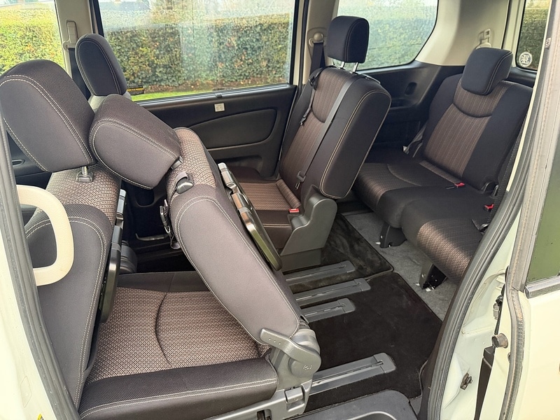 Used Nissan Serena for sale - 76919754: Photo 31