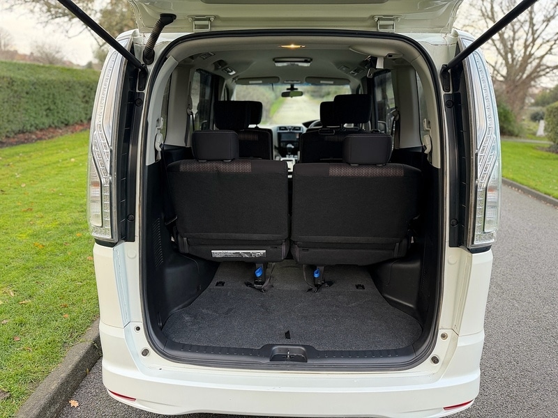 Used Nissan Serena for sale - 76919754: Photo 6