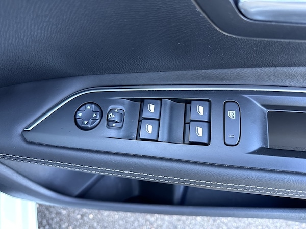 Used Peugeot 3008 2018 for sale - 76224052: Photo 29