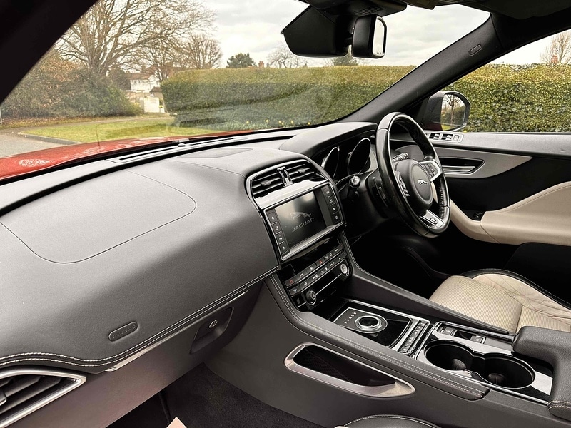 Used Jaguar F-Pace 2016 for sale - 76287997: Photo 17