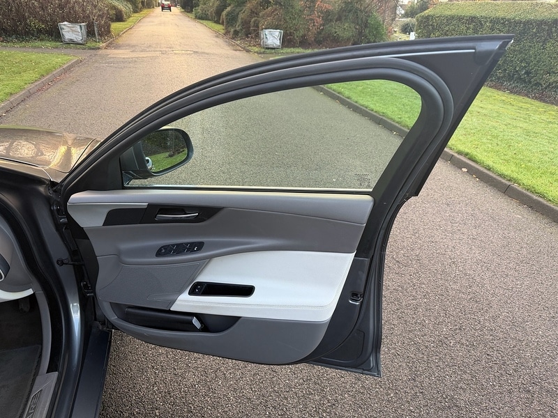 Used Jaguar XE 2016 for sale - 76798794: Photo 24