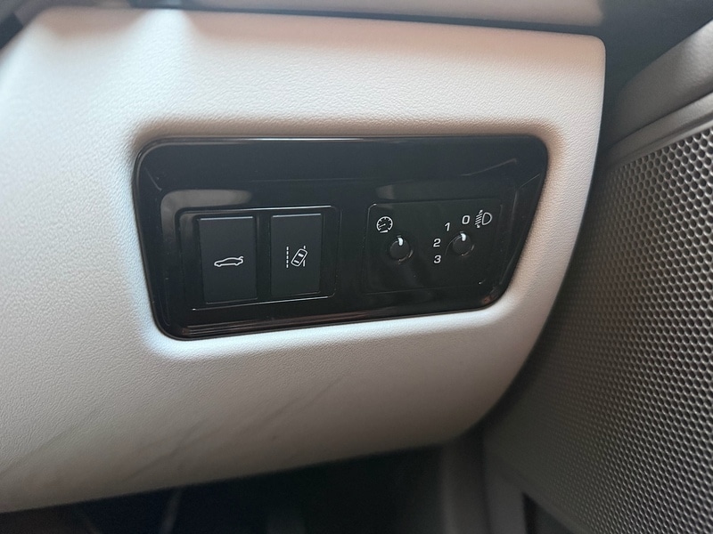 Used Jaguar XE 2016 for sale - 76798794: Photo 25