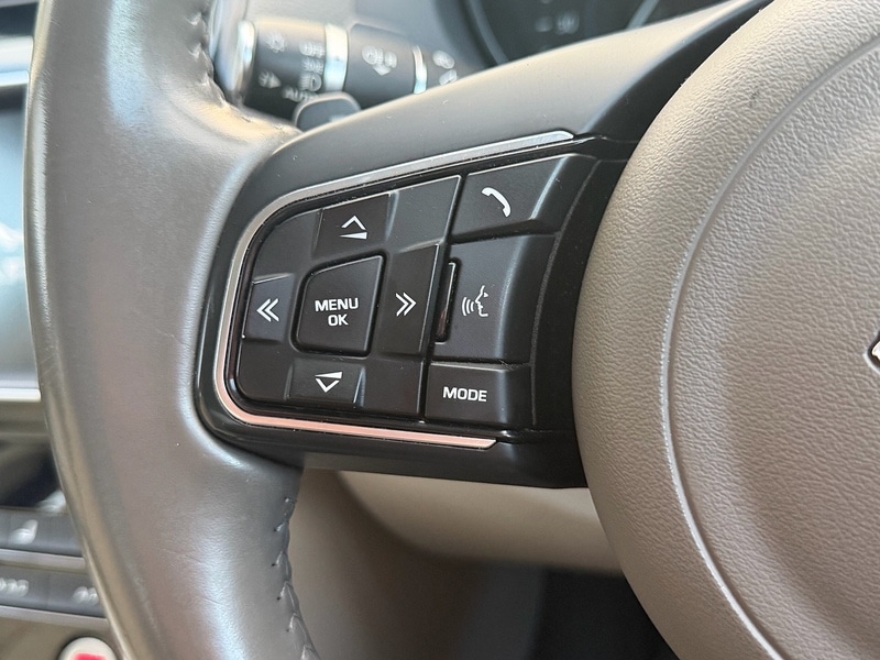 Used Jaguar XE 2016 for sale - 76798794: Photo 28