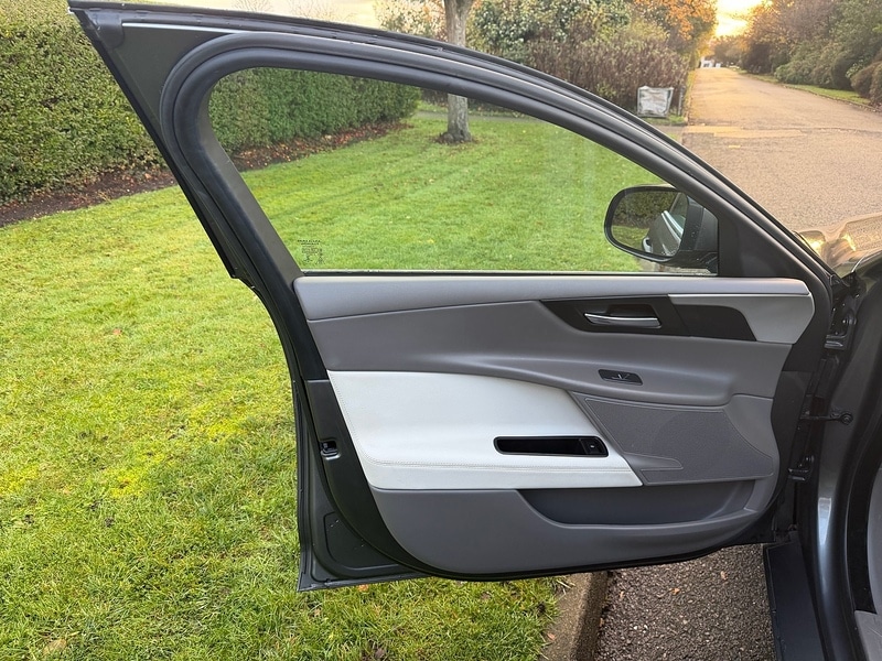 Used Jaguar XE 2016 for sale - 76798794: Photo 53