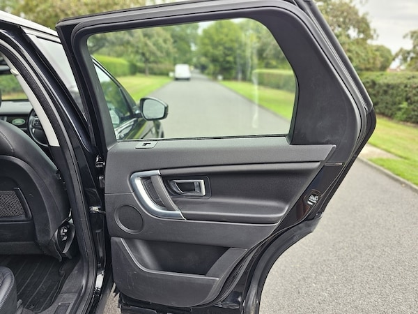 Used Land Rover Discovery Sport 2015 for sale - 76193915: Photo 27
