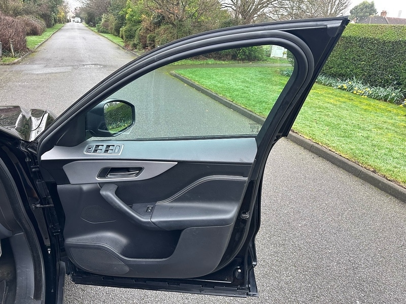 Used Jaguar F-Pace 2016 for sale - 77790201: Photo 32