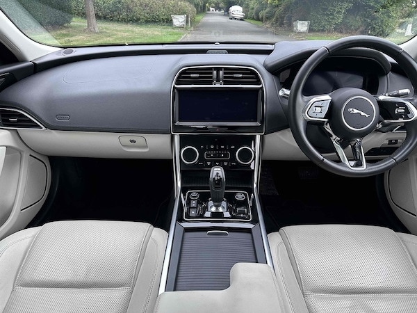 Used Jaguar XE 2019 for sale - 75452927: Photo 15