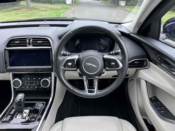 Used Jaguar XE 2019 for sale - 75452927: Photo 16