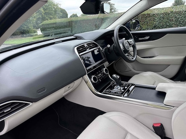 Used Jaguar XE 2019 for sale - 75452927: Photo 17