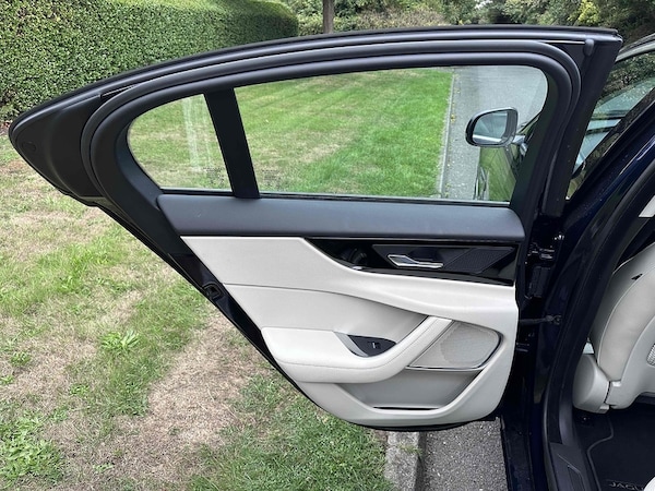 Used Jaguar XE 2019 for sale - 75452927: Photo 24