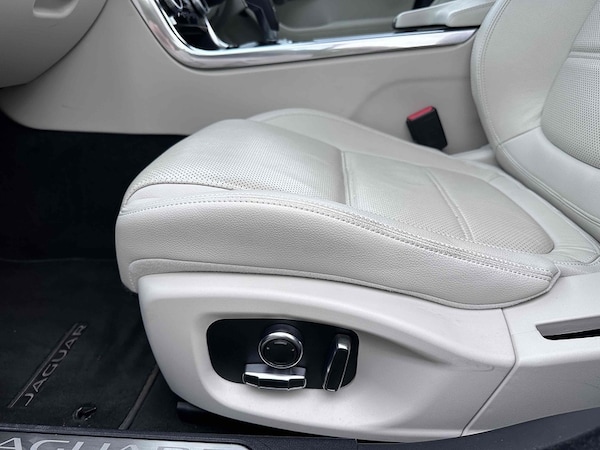 Used Jaguar XE 2019 for sale - 75452927: Photo 27