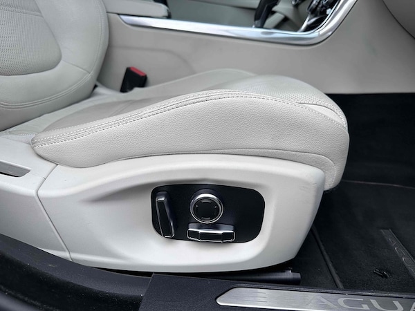 Used Jaguar XE 2019 for sale - 75452927: Photo 28
