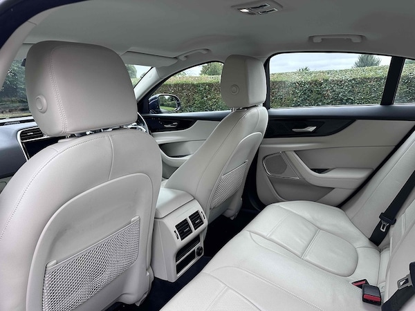 Used Jaguar XE 2019 for sale - 75452927: Photo 29