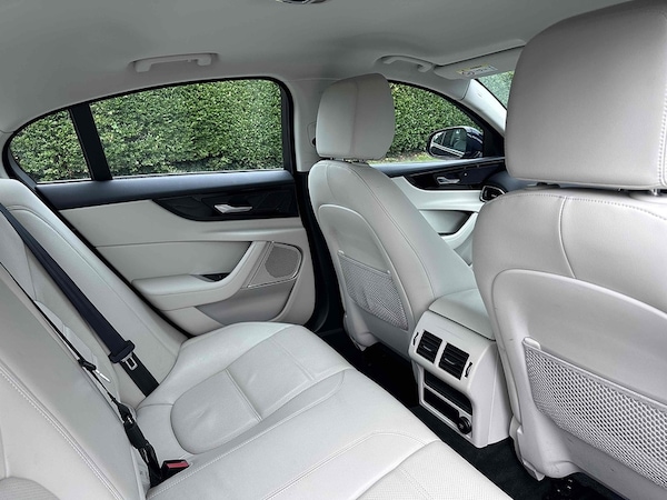 Used Jaguar XE 2019 for sale - 75452927: Photo 30