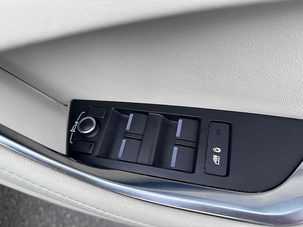 Used Jaguar XE 2019 for sale - 75452927: Photo 31