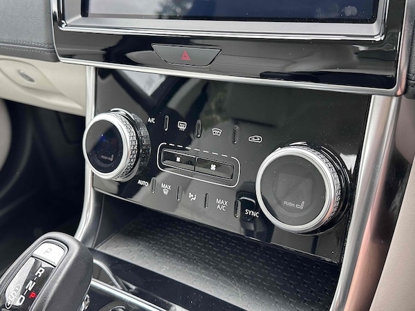 Used Jaguar XE 2019 for sale - 75452927: Photo 39