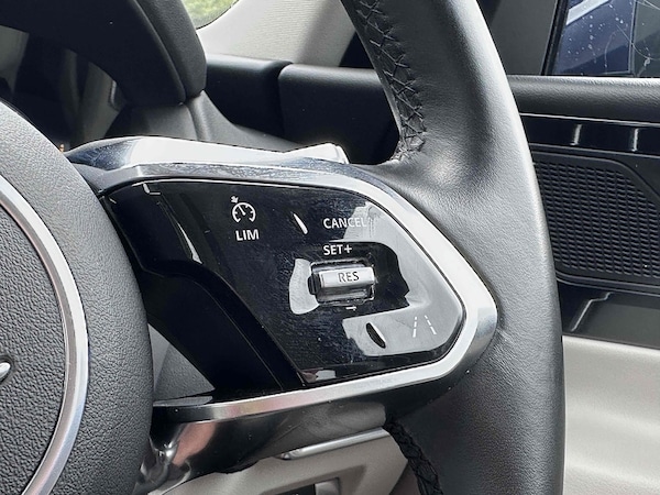 Used Jaguar XE 2019 for sale - 75452927: Photo 41