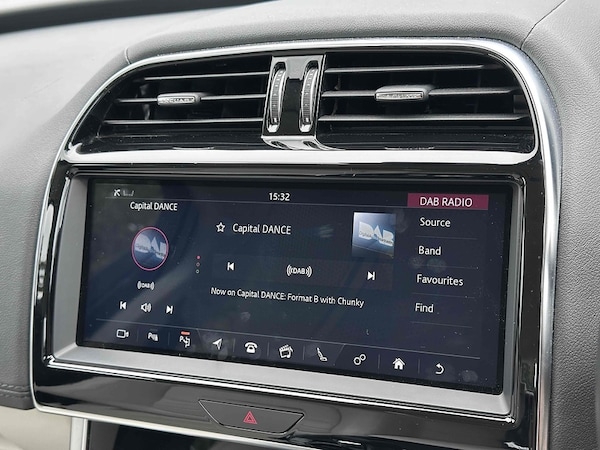 Used Jaguar XE 2019 for sale - 75452927: Photo 52