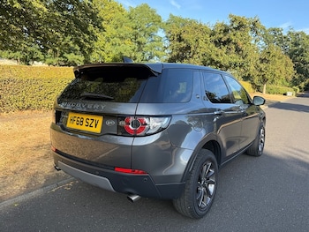 Used Land Rover Discovery Sport 2018 for sale - 79624042: Photo