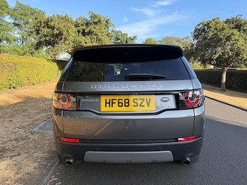 Used Land Rover Discovery Sport 2018 for sale - 79624042: Photo