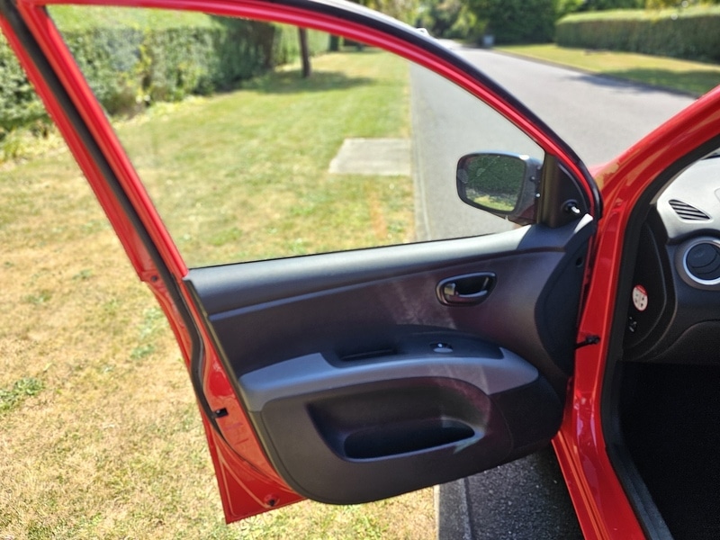 Used Hyundai i10 2011 for sale - 77609494: Photo 15