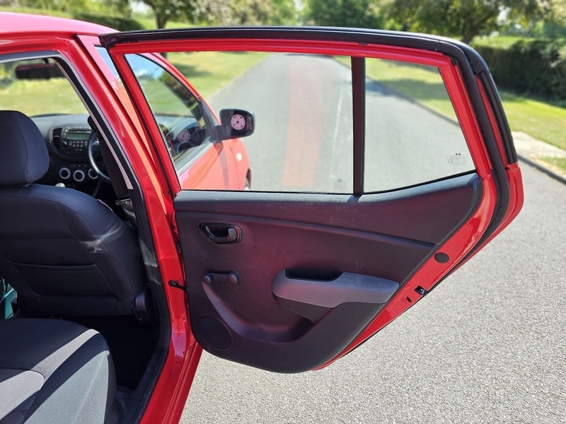 Used Hyundai i10 2011 for sale - 77609494: Photo 22