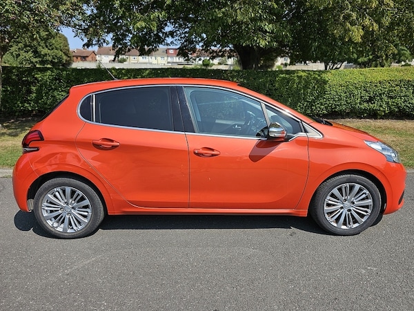 Used Peugeot 208 2018 for sale - 75542949: Photo 2
