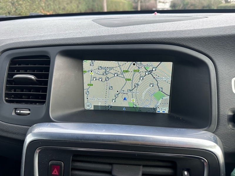 Used Volvo V60 2014 for sale - 77591432: Photo 41