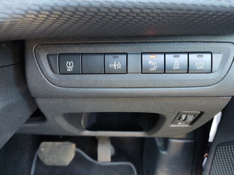 Used Peugeot 2008 2015 for sale - 77558369: Photo 21