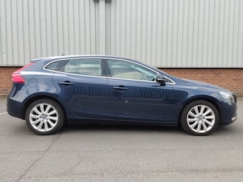 Used Volvo V40 2014 for sale - 75746129: Photo