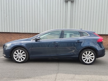 Used Volvo V40 2014 for sale - 75746129: Photo