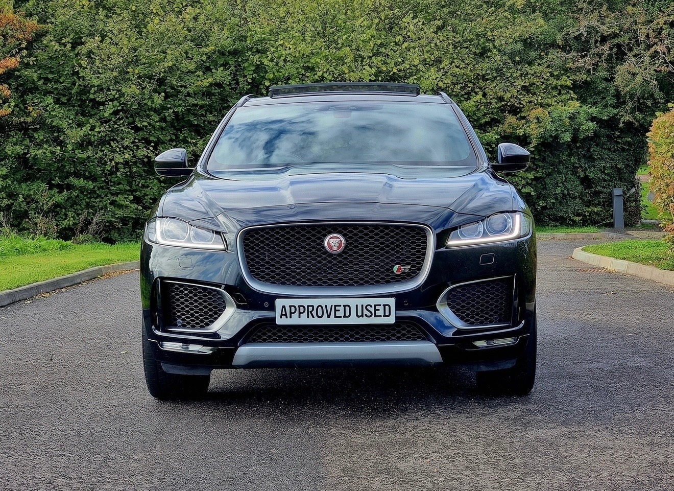 Used Jaguar F-Pace 2017 for sale - 77984140: Photo 2