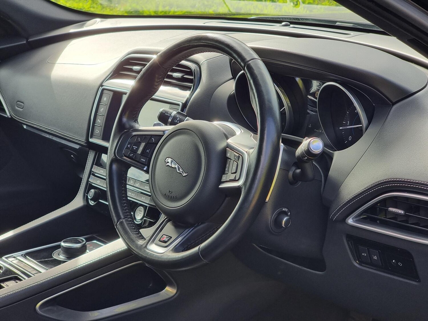 Used Jaguar F-Pace 2017 for sale - 77984140: Photo 42