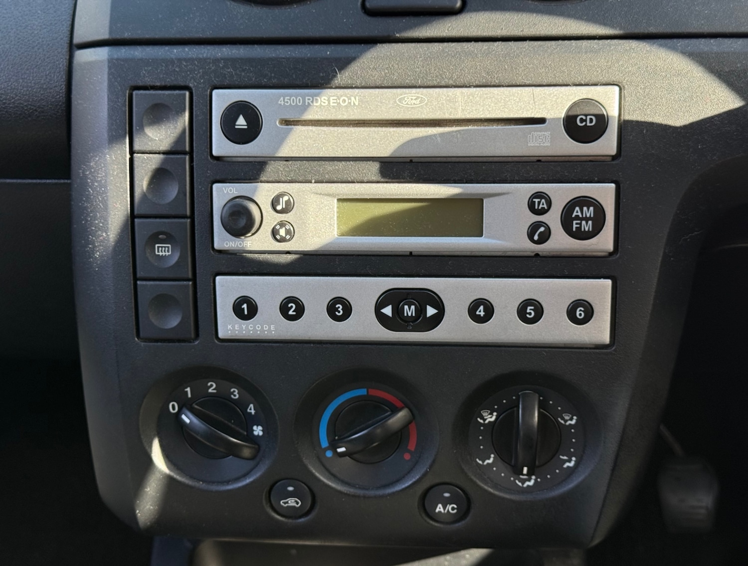 Used Ford Fiesta 2004 for sale - 76625409: Photo 24