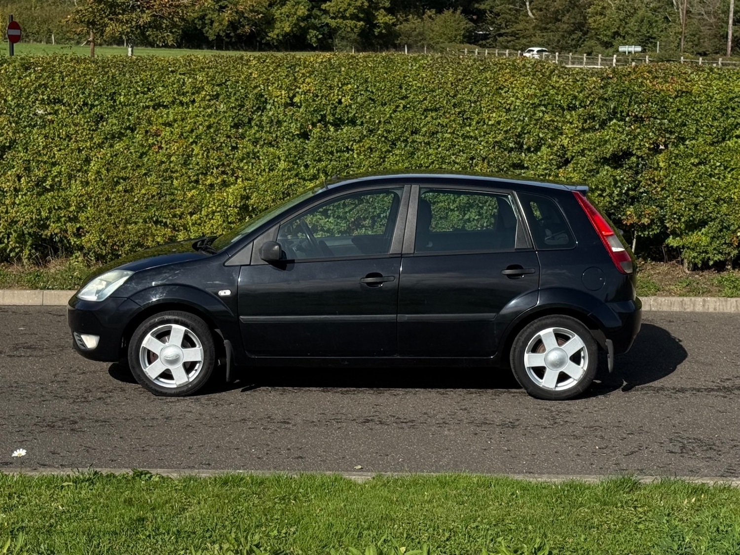 Used Ford Fiesta 2004 for sale - 76625409: Photo 4