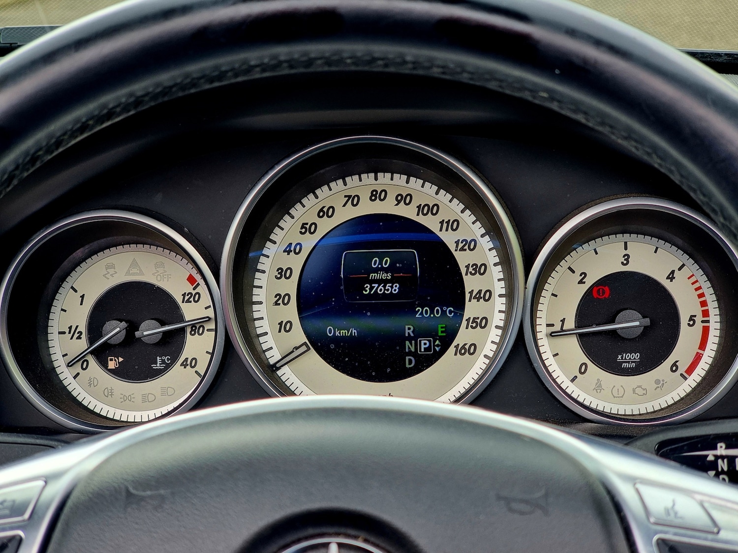 Used Mercedes-Benz E Class 2013 for sale - 76613522: Photo 38