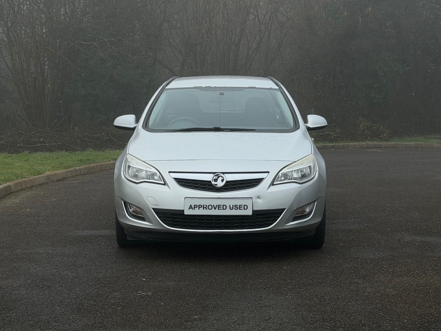 Used Vauxhall Astra 2012 for sale - 77801980: Photo 2