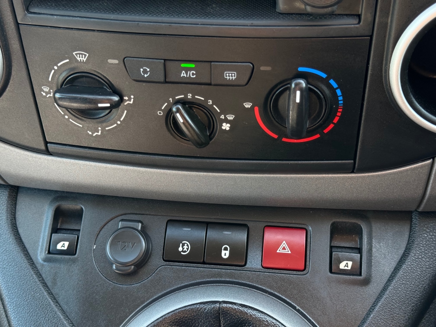 Used Peugeot Partner Tepee 2016 for sale - 76620636: Photo 46