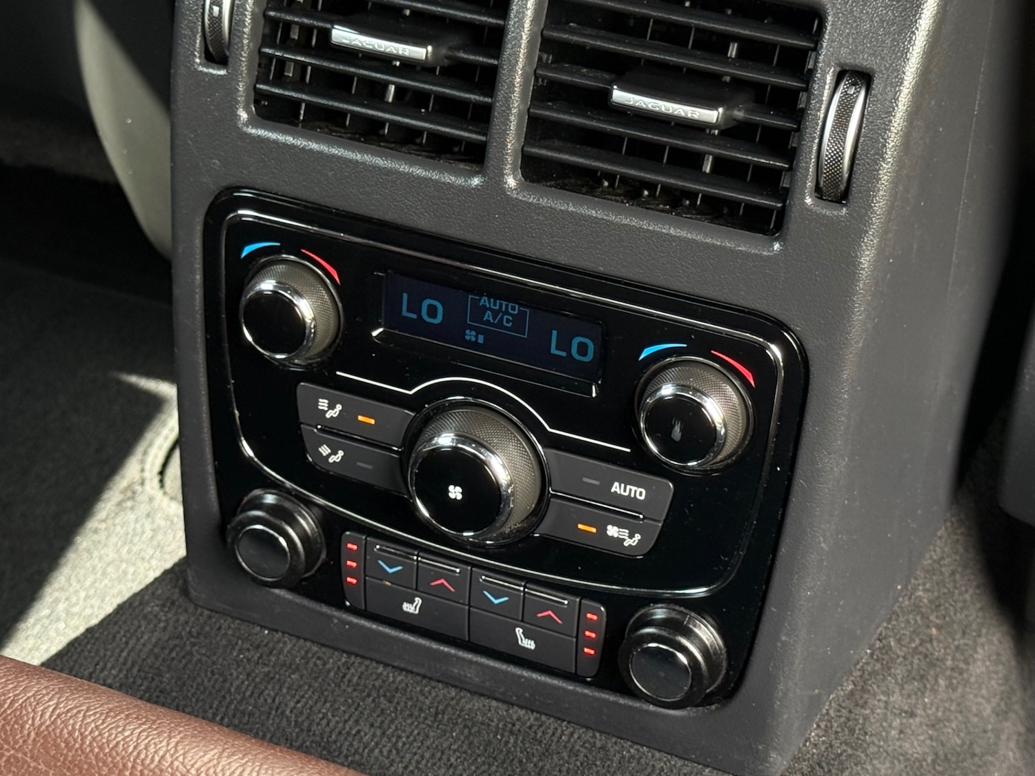 Used Jaguar XF 2015 for sale - 76615939: Photo 26