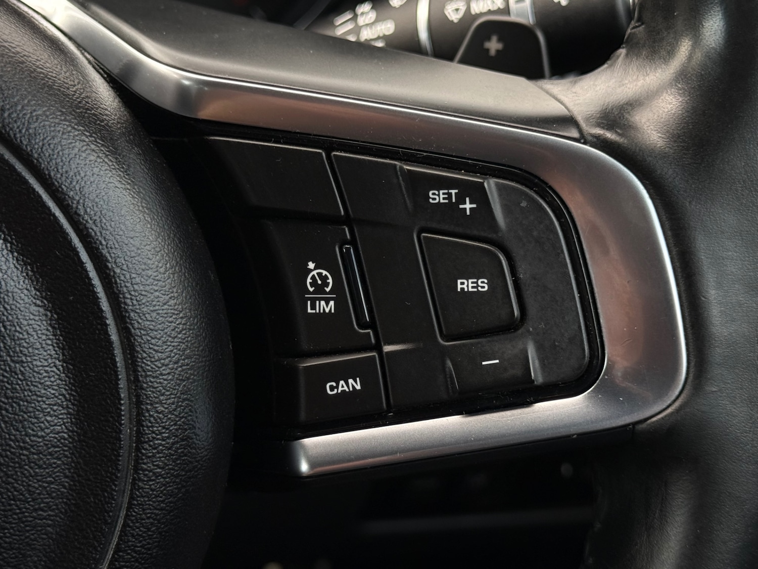 Used Jaguar XF 2015 for sale - 76615939: Photo 42