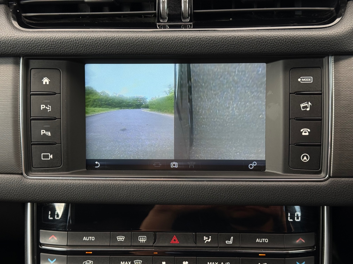 Used Jaguar XF 2015 for sale - 76615939: Photo 84