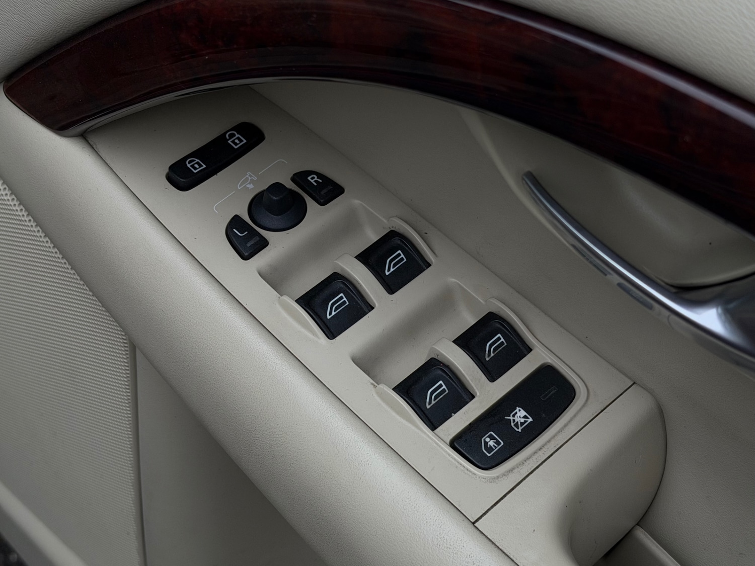 Used Volvo V70 2008 for sale - 77323470: Photo 19