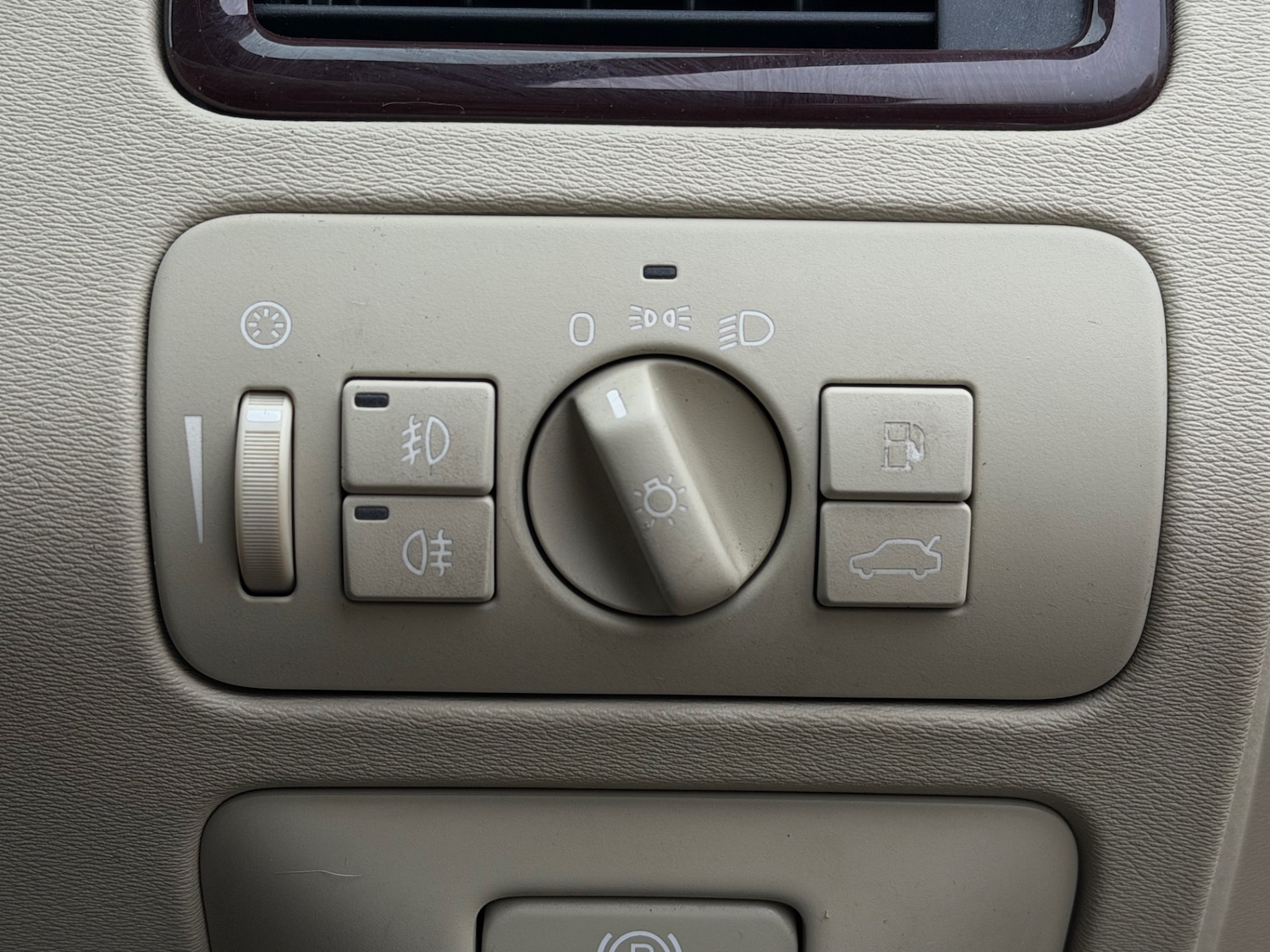 Used Volvo V70 2008 for sale - 77323470: Photo 28