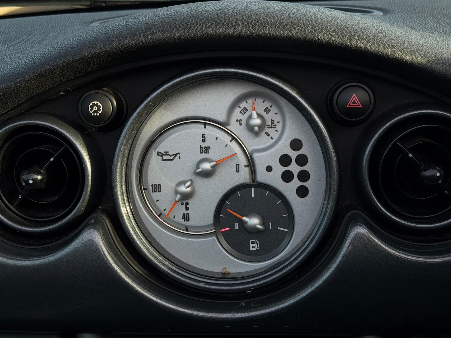 Used MINI Convertible 2007 for sale - 77125767: Photo 27