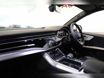 Used Audi Q8 2025 for sale - 77132742: Photo