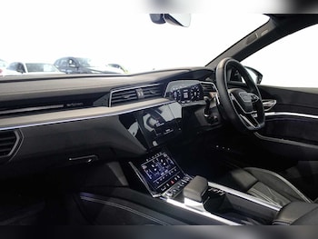 Used Audi Q8 e-tron 2024 for sale - 76086123: Photo 2